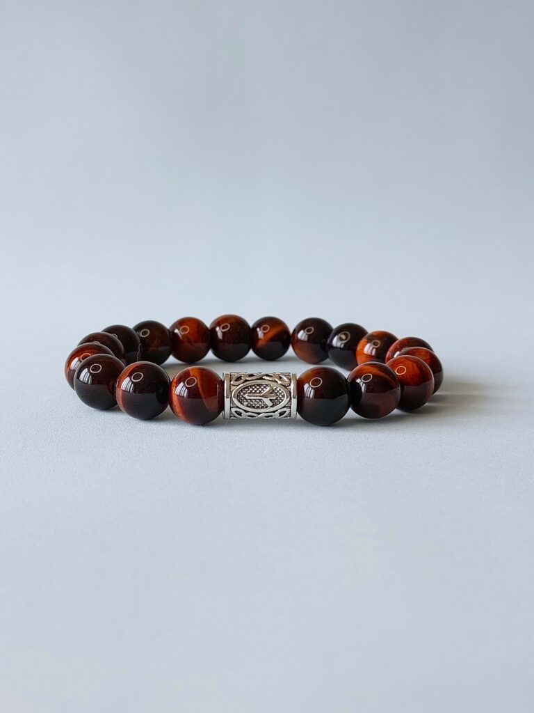 Браслет з бичого ока та руни Альгіз