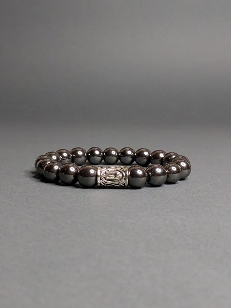 Браслет із чорного гематиту та руни Уруз “Жива сила”