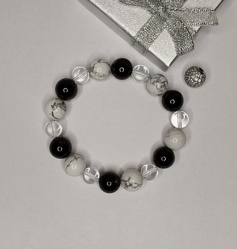 Браслет з гранату, кахолонгу та гірського кришталю “Три стихії”