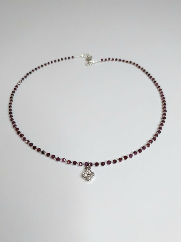 Чокер із гранату та японського бісеру